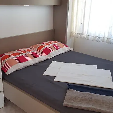 Apartment Apartman Julia Vir